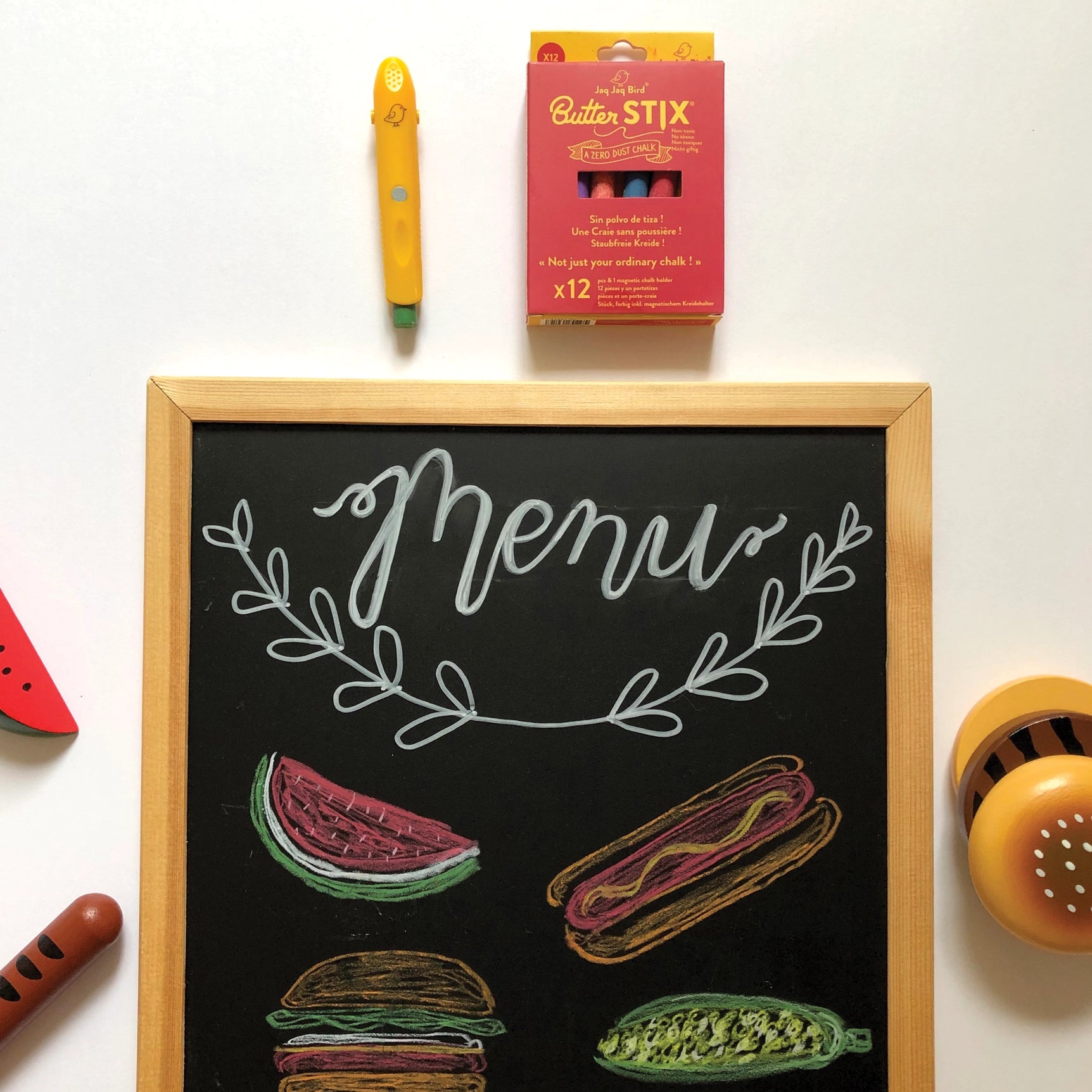 ButterstiX Støvfrie kritt - 12 klassiske farger inkl krittholder
