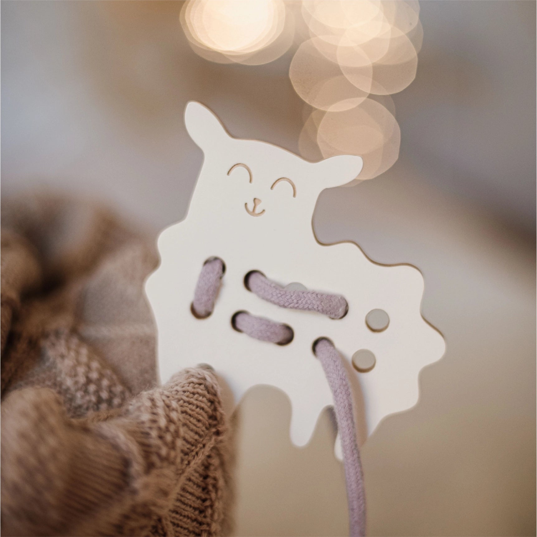 Montessori snøreleke - lille lam