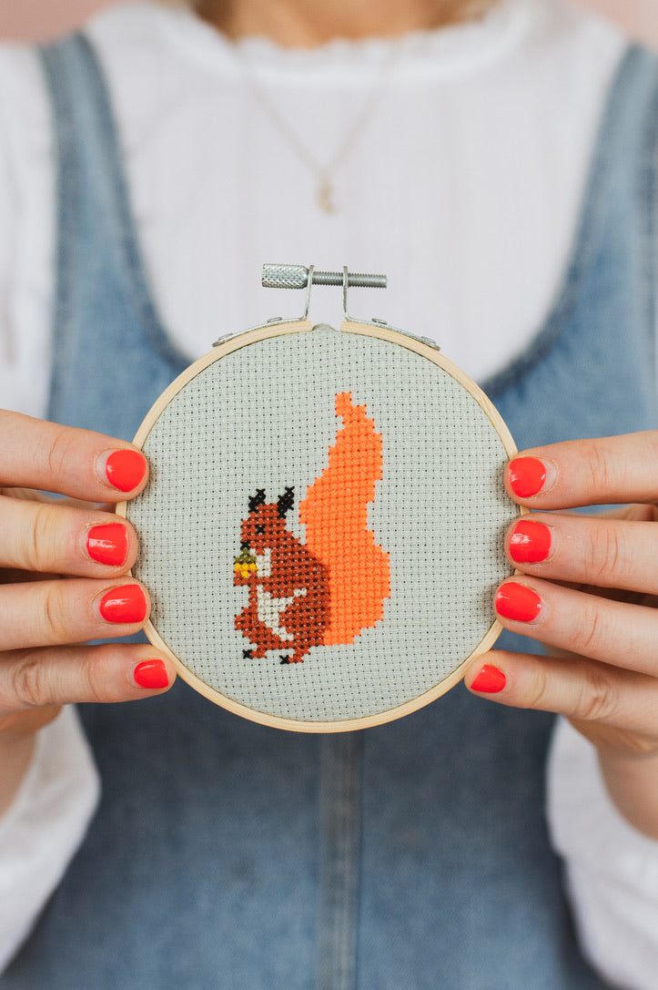 Mini-korsstingsett med ekorn