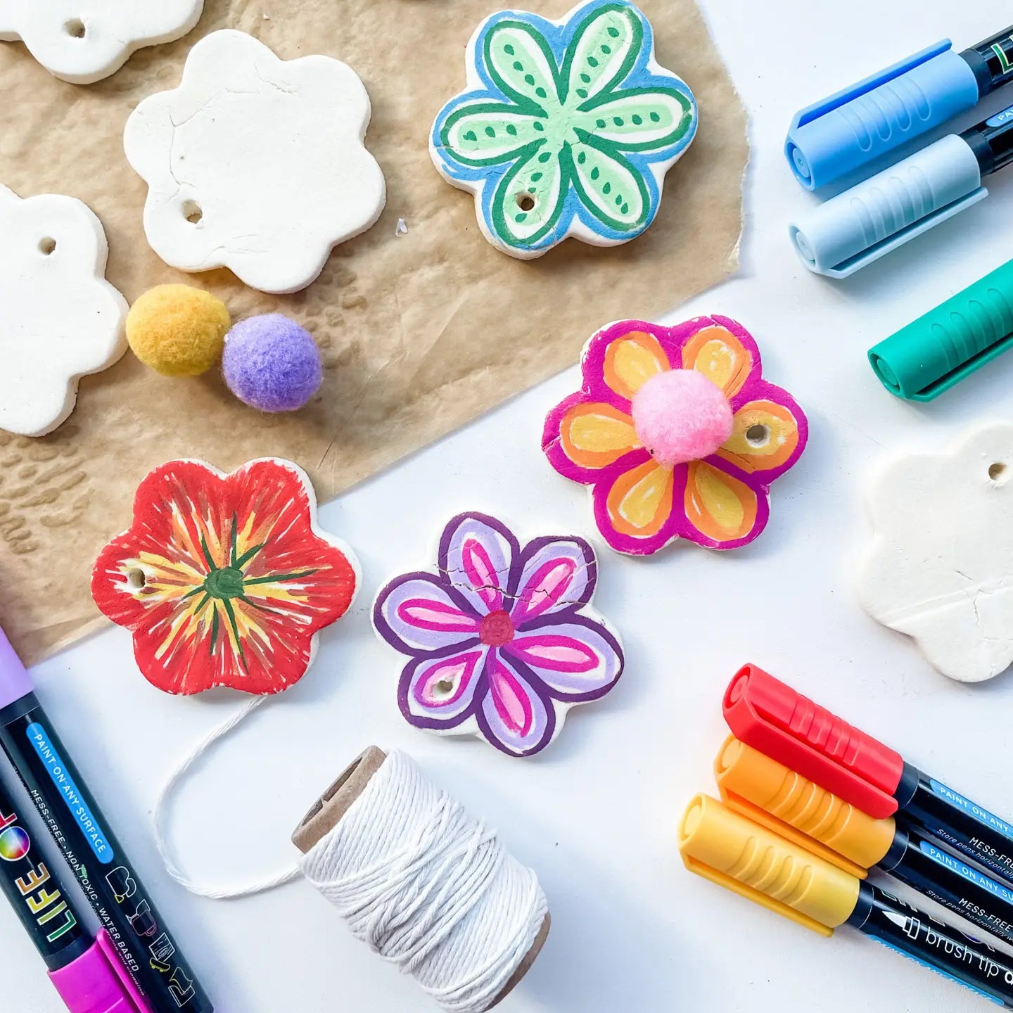 Vannbaserte giftfrie akryltusjer - blomster