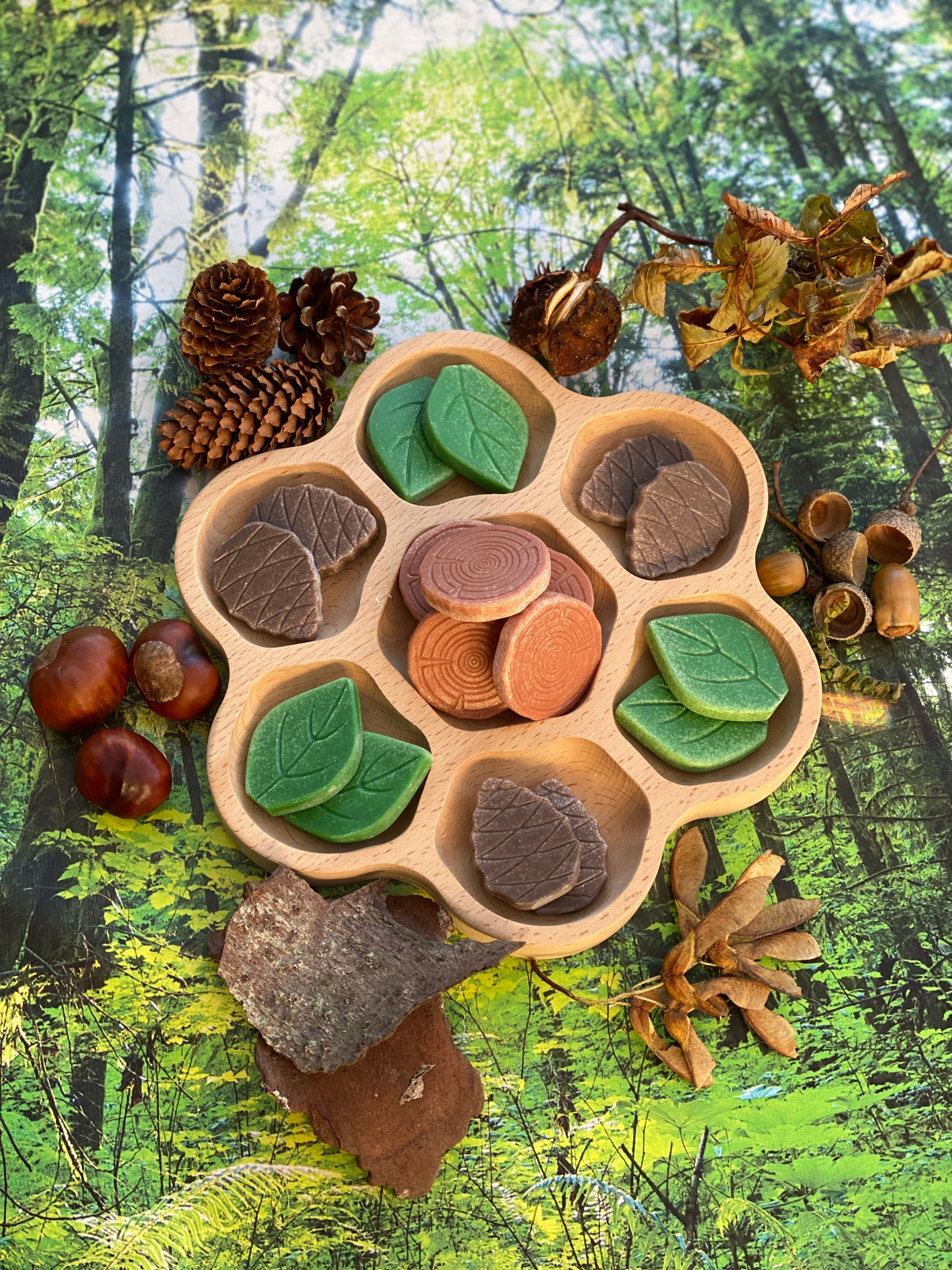 Lekesteiner i naturmotiv til sanselek