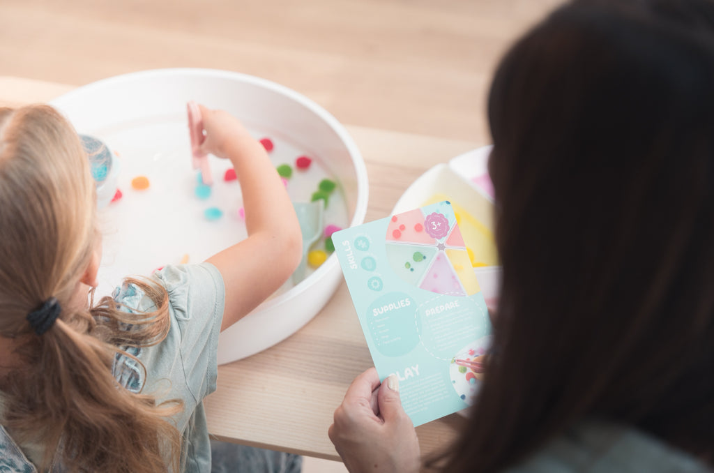 Aktivitetskort med oppskrifter (3+) til sanselek (engelsk)