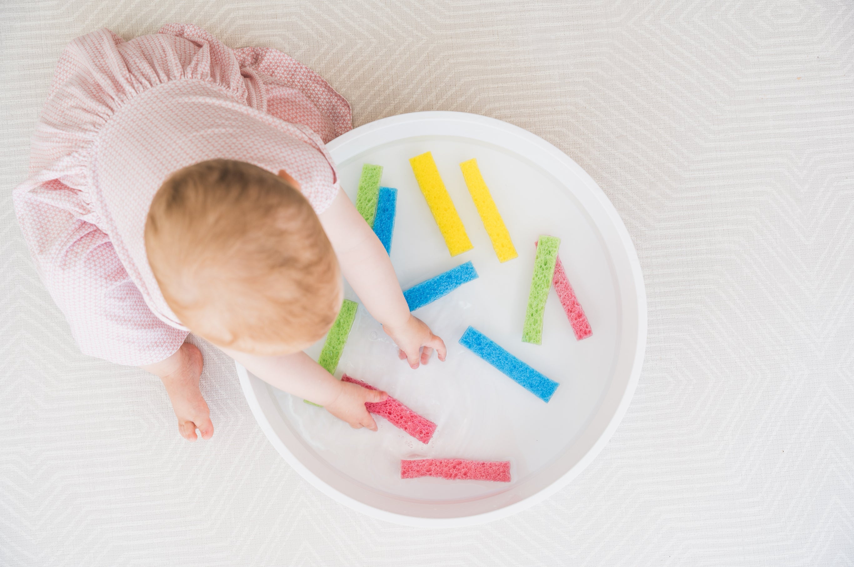 BABY aktivitetskort med oppskrifter til sanselek (engelsk)