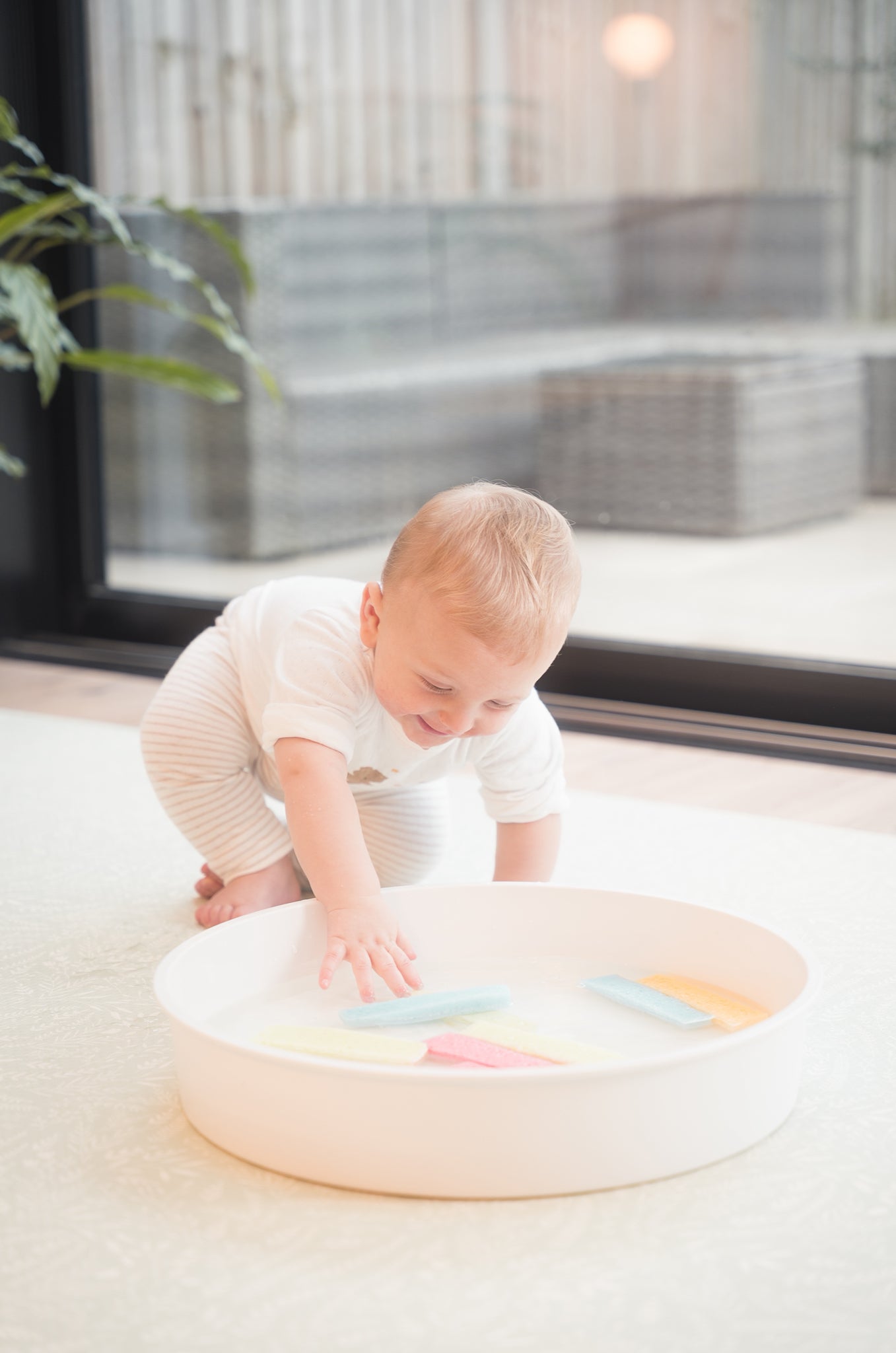 BABY aktivitetskort med oppskrifter til sanselek (engelsk)