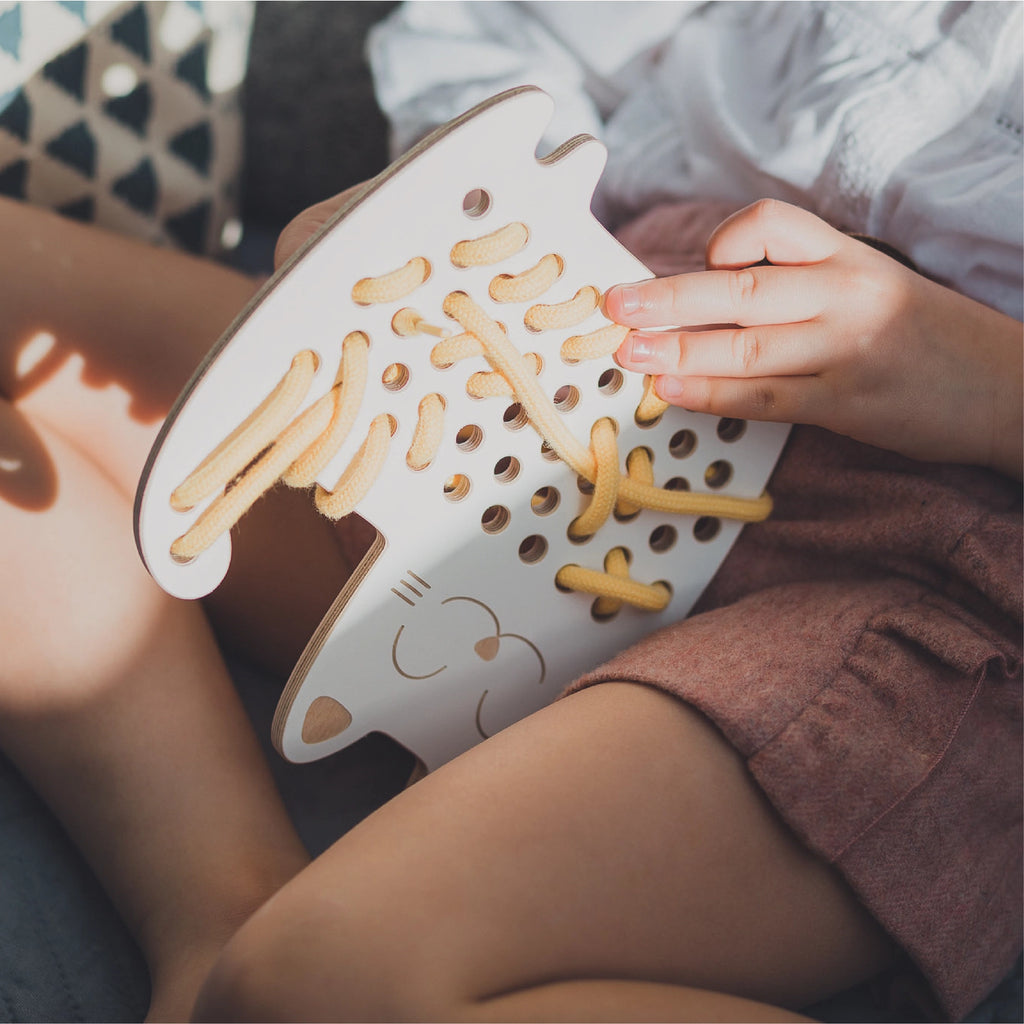 Montessori snøreleke - katten Sophia